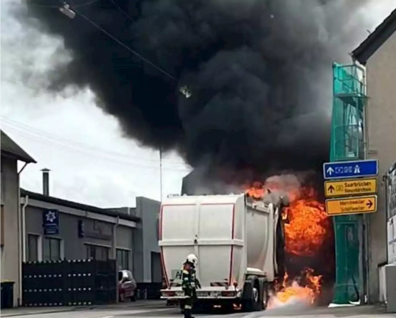 Wrack in Ottweiler geborgen: Müllauto war nach Brand mit B41 verschmolzen – Strecke wohl früher frei als geplant