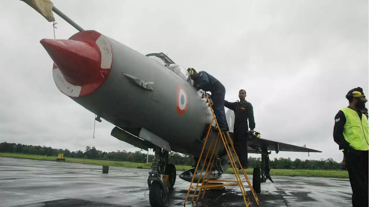 Absturz einer MiG-21: Indischer Kampfjet kracht in Gebäude – zwei Tote