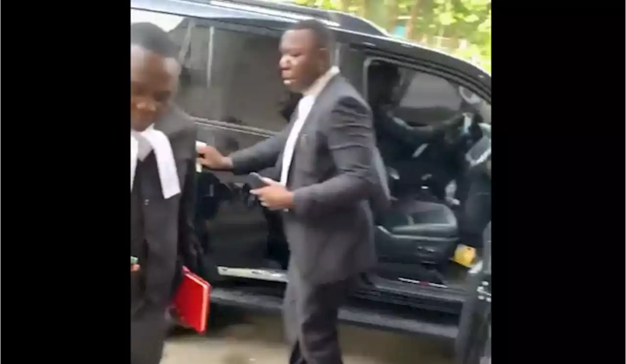 ‘Disgraceful’ -- Atiku's aide under fire over video showing lawyer opening vehicle door for him | TheCable