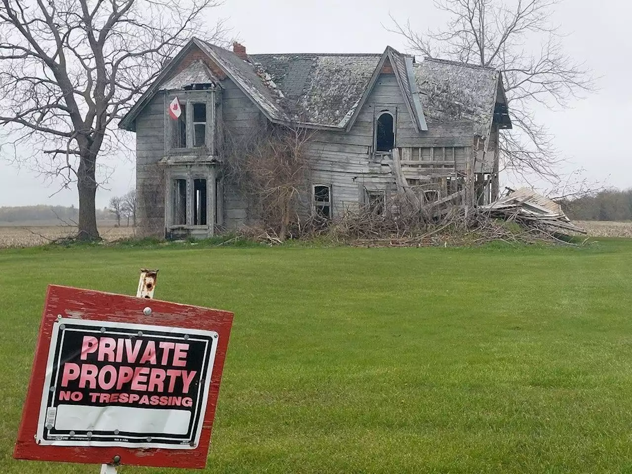 Officials won't stop wrecking ball for Canada's 'most photographed house'