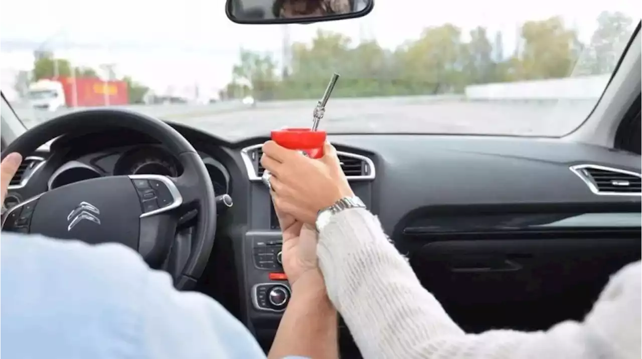 Ésta es la única provincia en la que se multa tomar mates en el auto