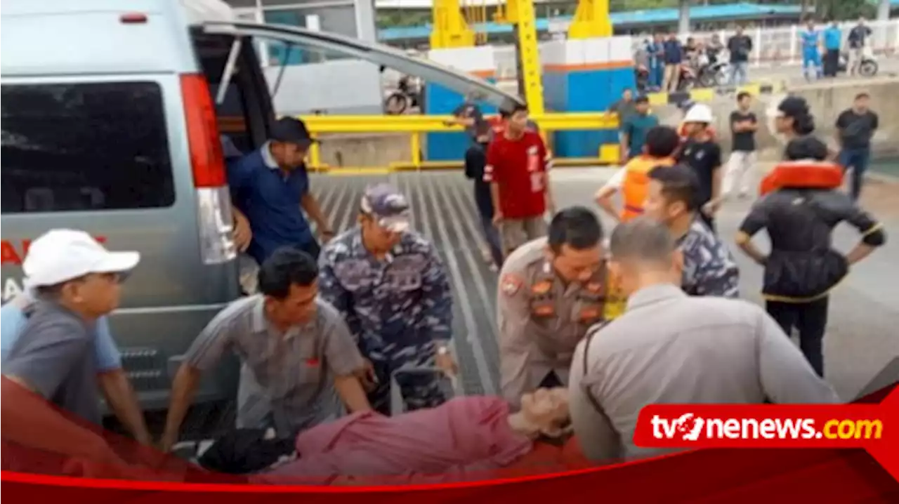 Momen TNI-Polri Kompak Evakuasi Korban Kebakaran KMP Royce 1