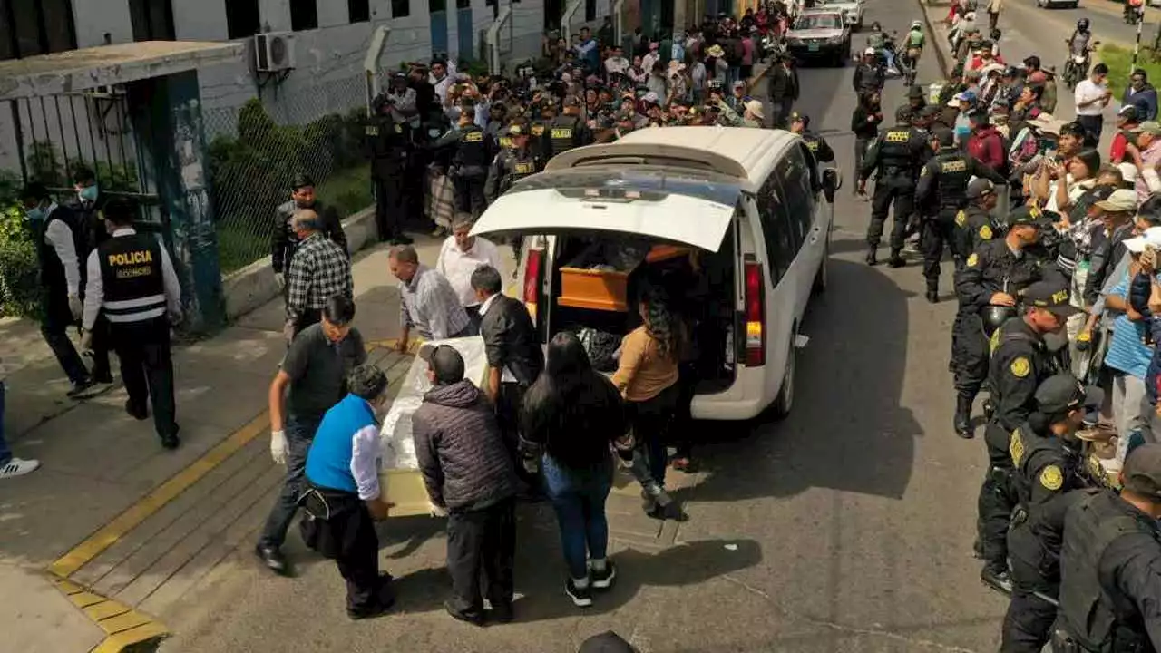 Recuperan los cuerpos de los 27 trabajadores que han muerto en el incendio de una mina del sur de Perú