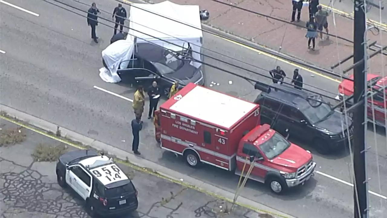 1 person fatally shot in car in Del Rey after incident between drivers on 90 Freeway