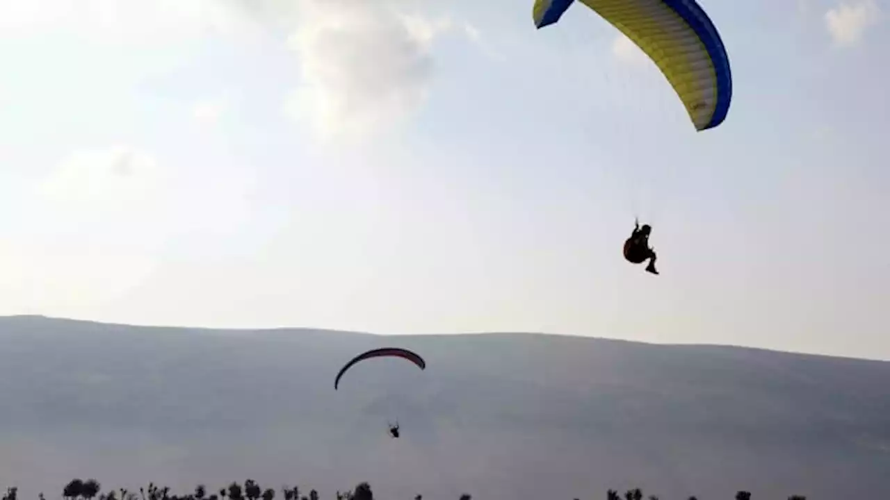 Isère: un cycliste violemment percuté par un parapente