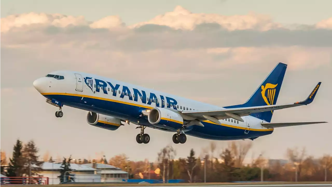 Ryanair signs landmark $40bn deal with Boeing for up to 300 aircraft