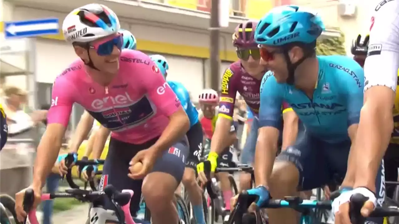 Giro d'Italia: Ei im Trikot von Remco Evenepoel versteckt - Übeltäter Simone Velasco klärt über Scherz auf