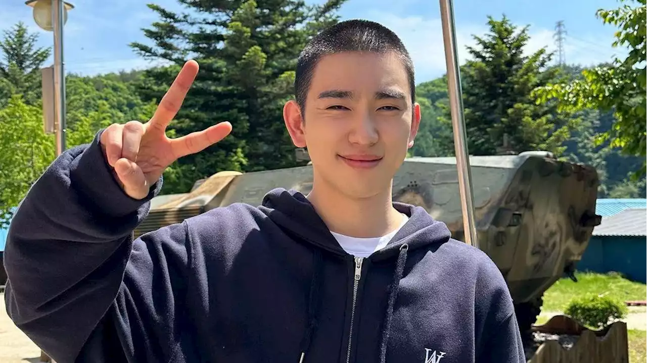 LOOK: GOT7's Jinyoung enlists in the military