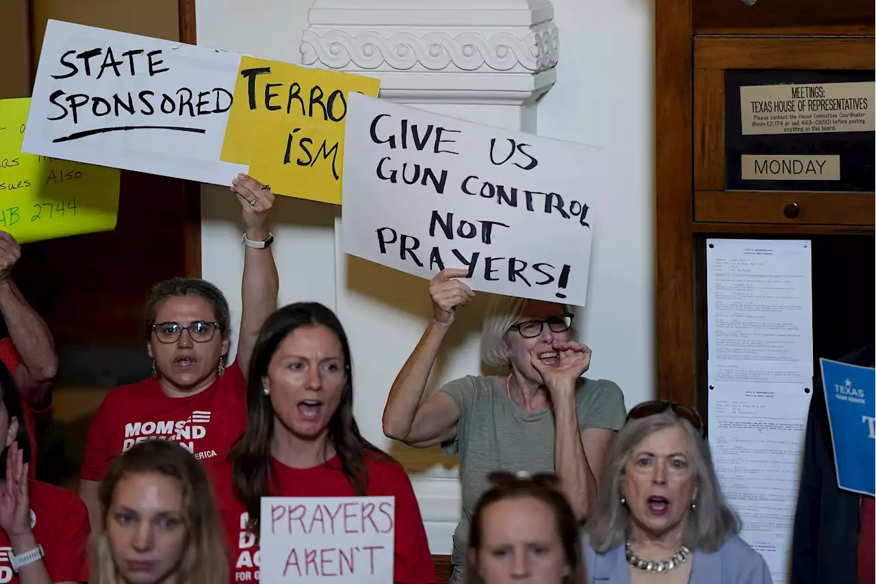 Texas Lawmakers Unexpectedly Advance Bill To Raise Age For Some Gun Purchases