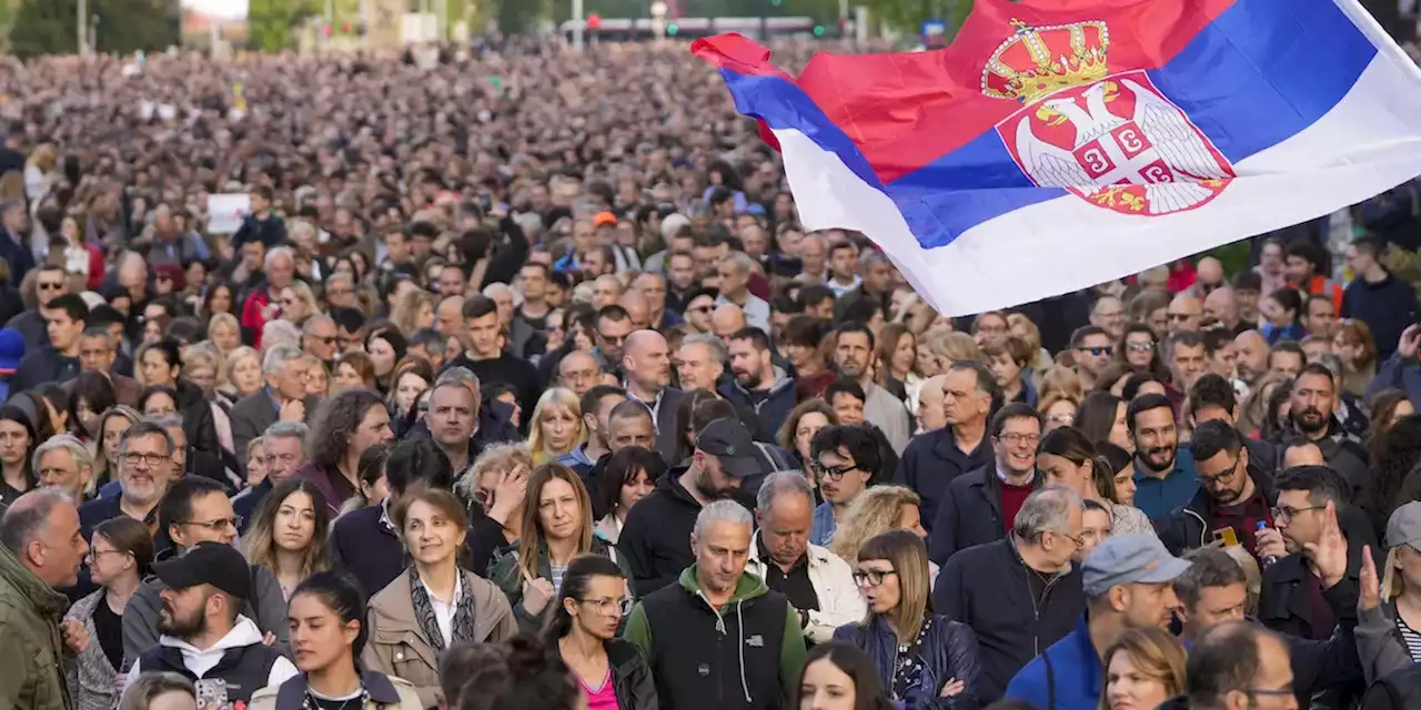 Le grosse proteste contro la violenza da armi da fuoco in Serbia - Il Post