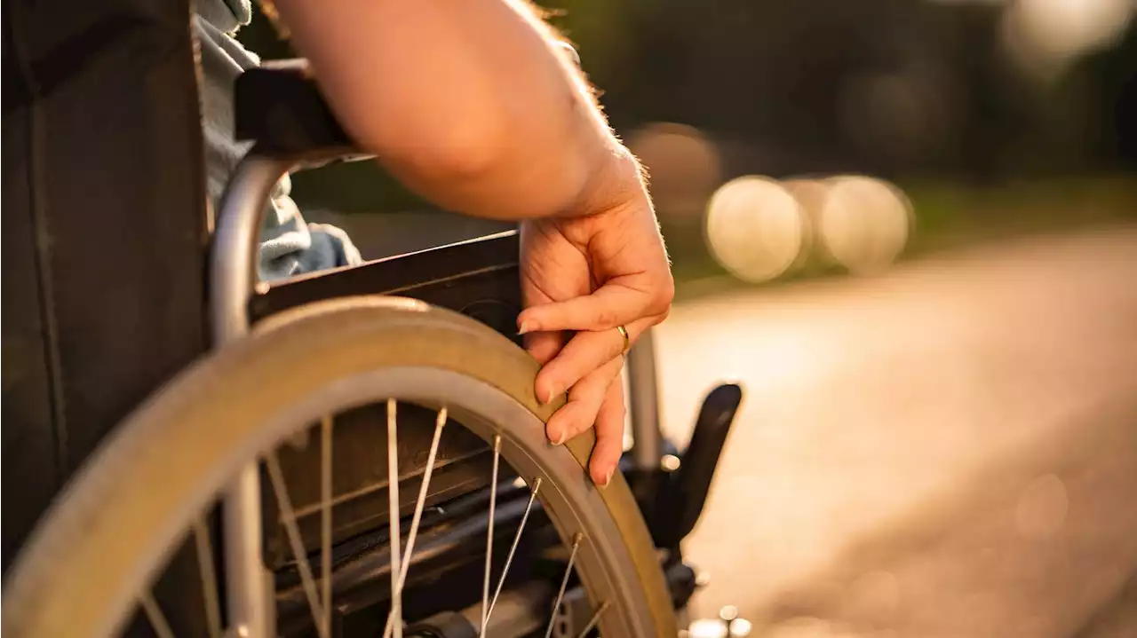 Angel, una joven con daño cerebral tras ser secuestrada, se está recuperando