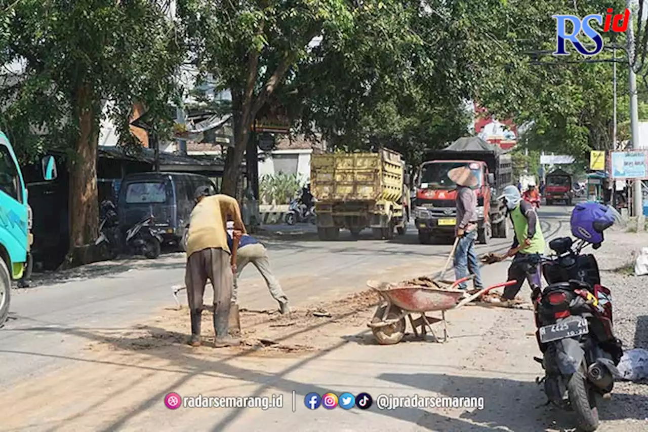 Dump Truk Galian C Beroperasi, Warga Kendal Keluhkan Debu Jalanan