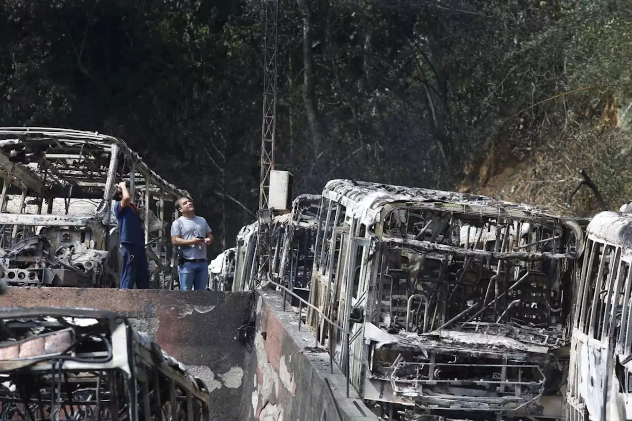 Incêndio em Petrópolis: ‘Uma coisa assustadora’, diz homem que ajudou vizinhos a conter fogo em garagem de ônibus