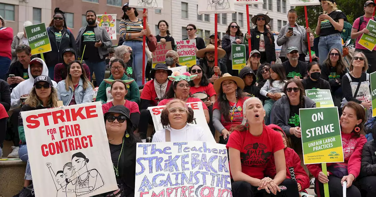 Update: District officials say Oakland teachers' strike will extend into Tuesday