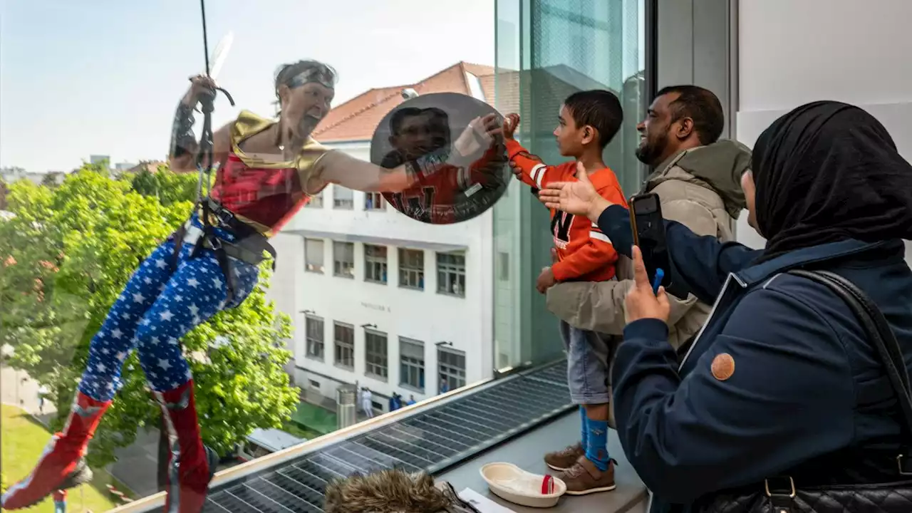 WEGA-Superhelden seilten sich von Kinderstation ab