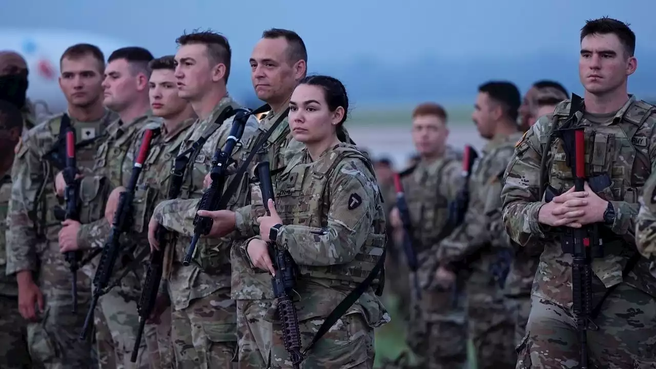 Texas crea una nueva unidad de la Guardia Nacional para interceptar migrantes en la frontera