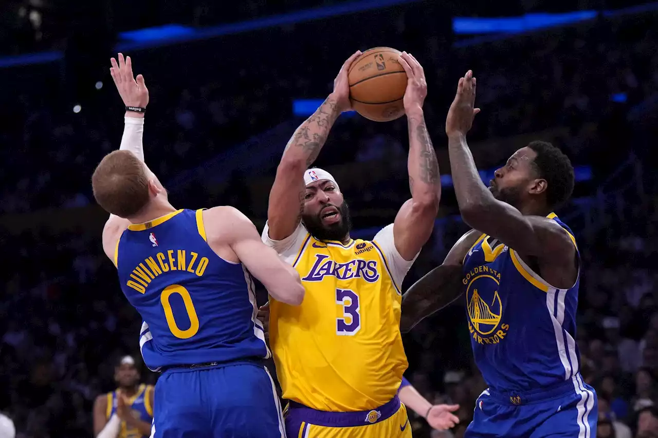 Lonnie Walker IV's late heroics lift Lakers over Warriors