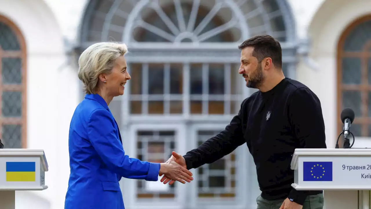 Aux côtés d'Ursula von der Leyen, Volodymyr Zelensky avance ses demandes à l'UE