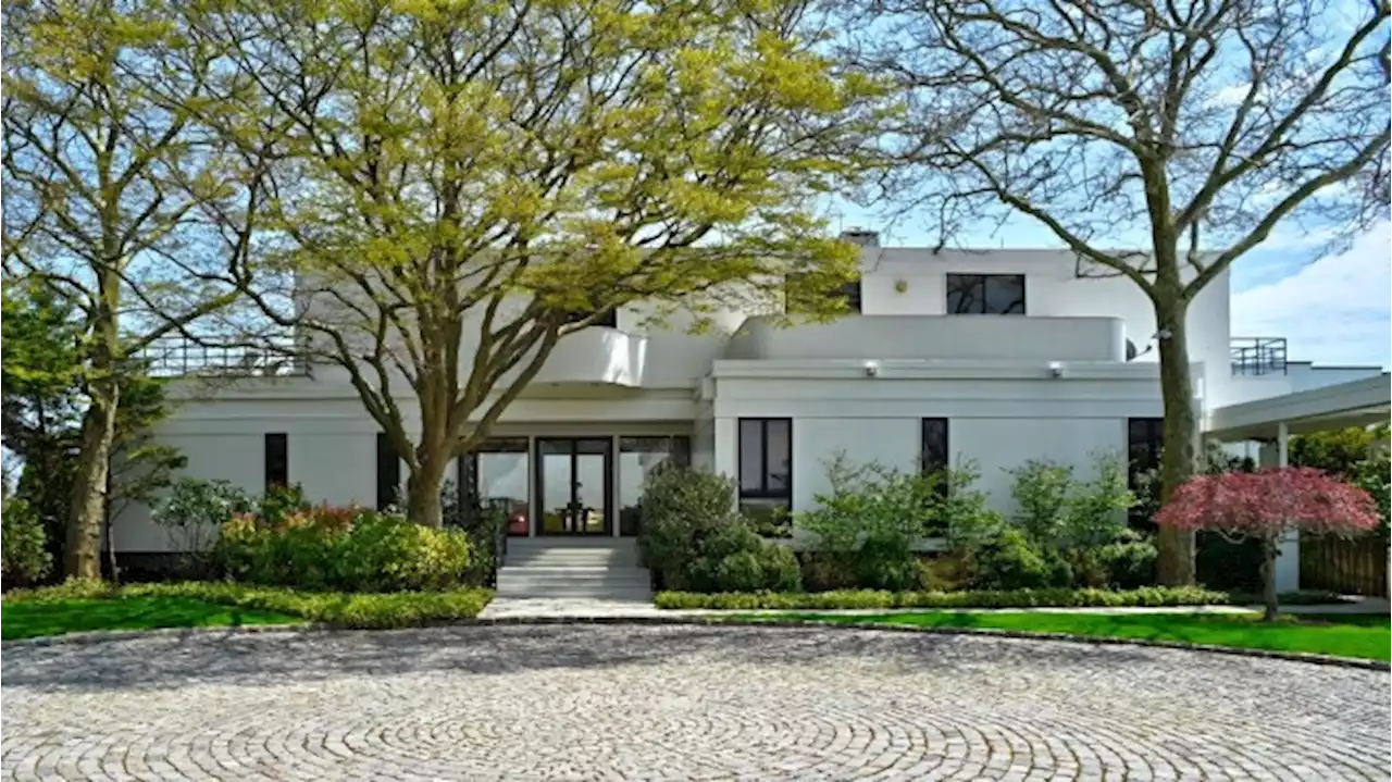 This $30 Million Southampton Estate Sits on 700 Feet of Private Waterfront