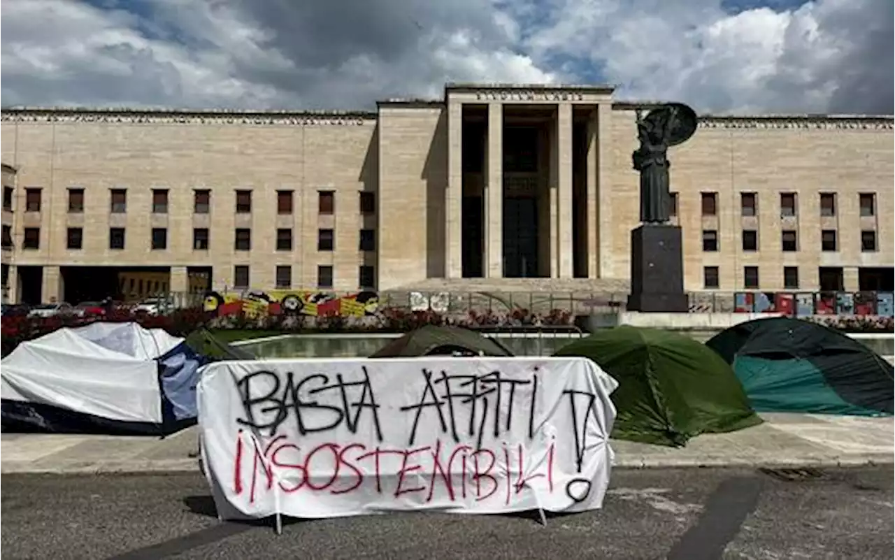 Sapienza, studenti accampati: 'Diritto a casa è diritto allo studio'