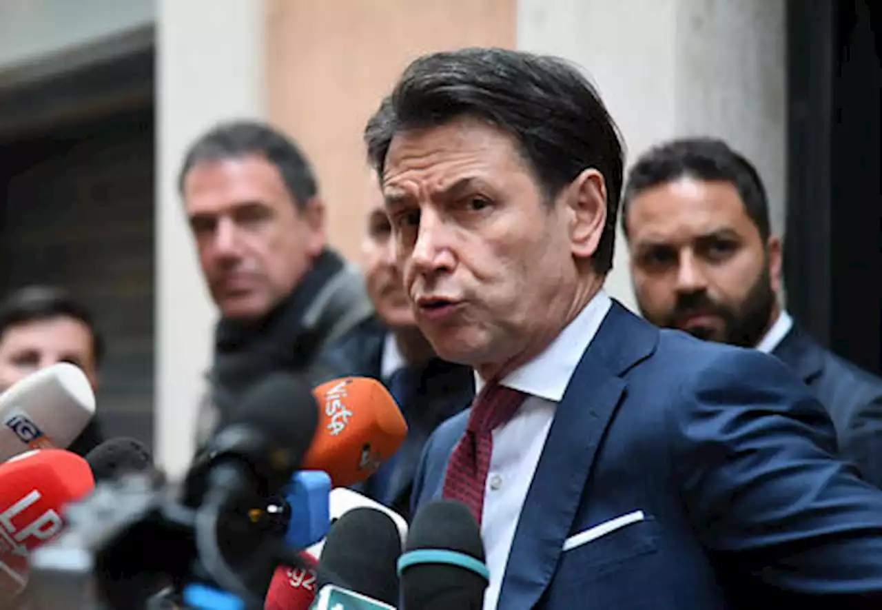 Stop di Conte, mentre Calenda...