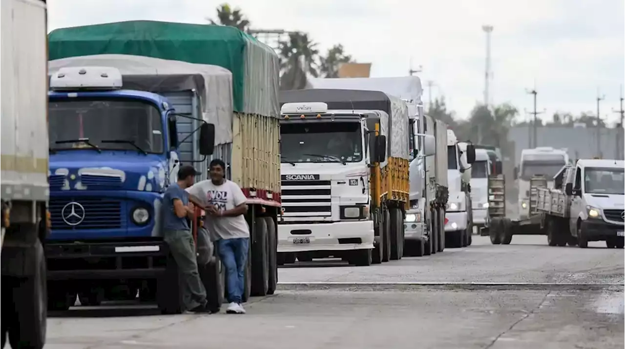 Fuerte merma del ingreso de camiones con soja y maíz a los puertos: fue el peor abril en al menos 12 años