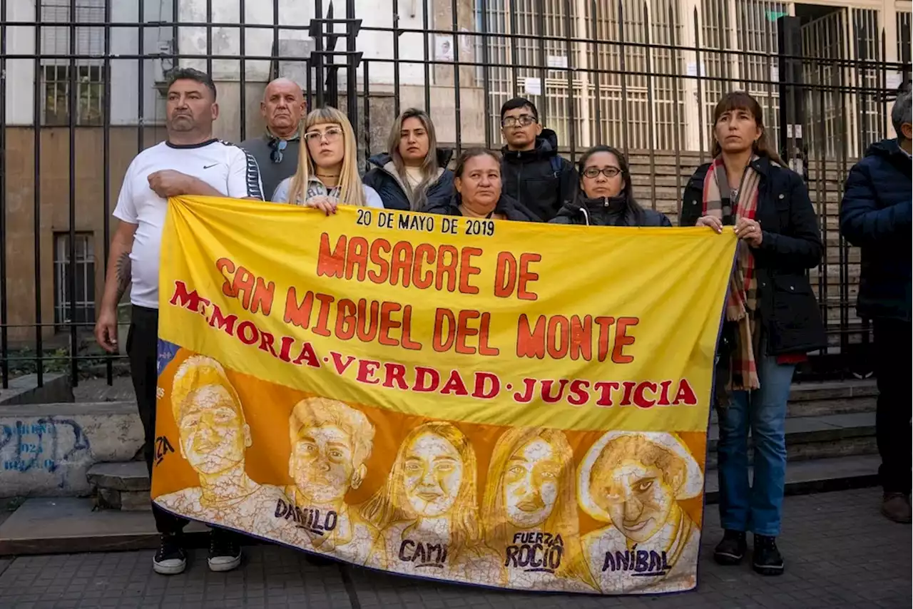 “Que haya perpetua”: el dolor de los padres de las víctimas en el primer día del juicio de la masacre de Monte