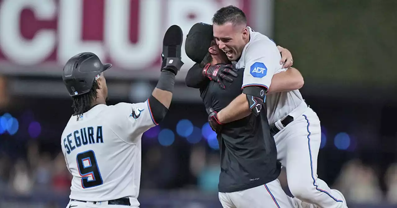 Marlins rally in 9th against Hader, stun Padres 2-1