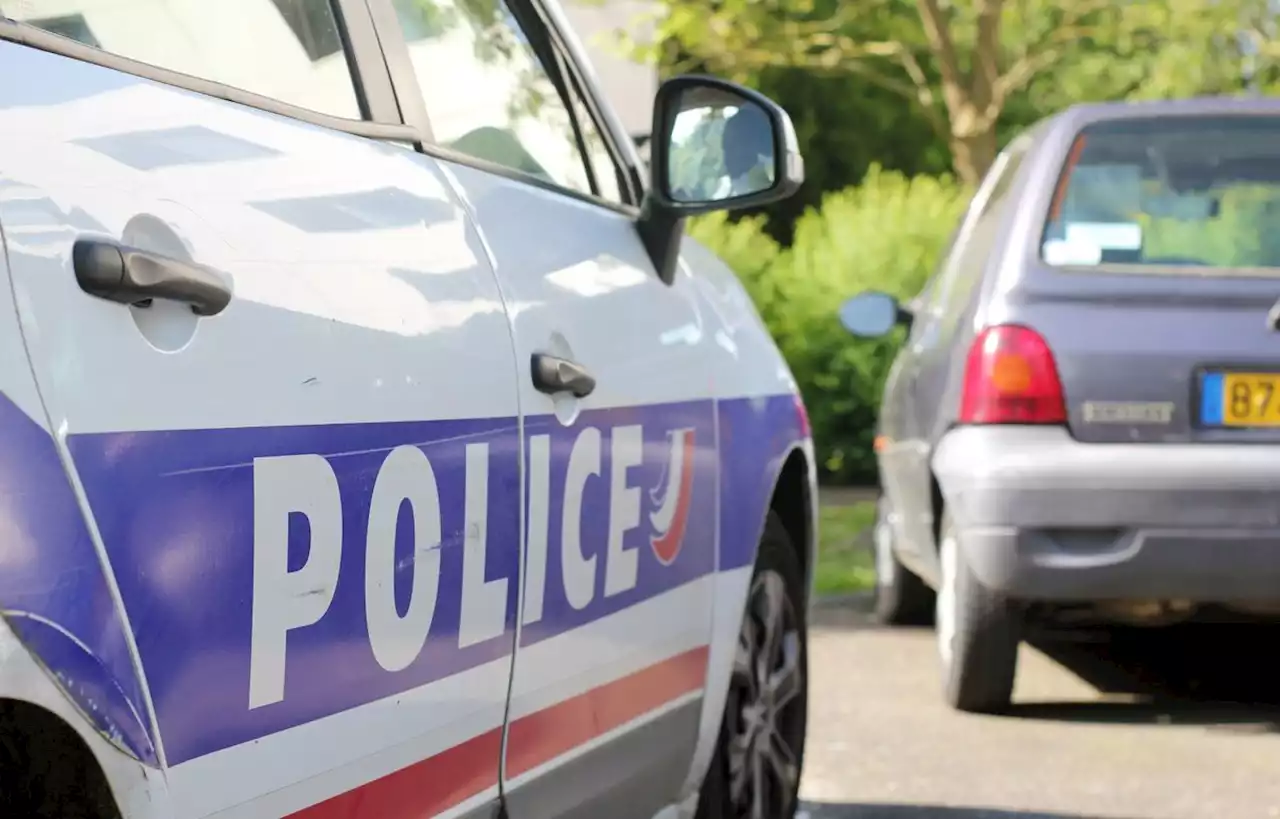 A bord d’une voiture volée, un ado percute deux voitures de police à Nantes