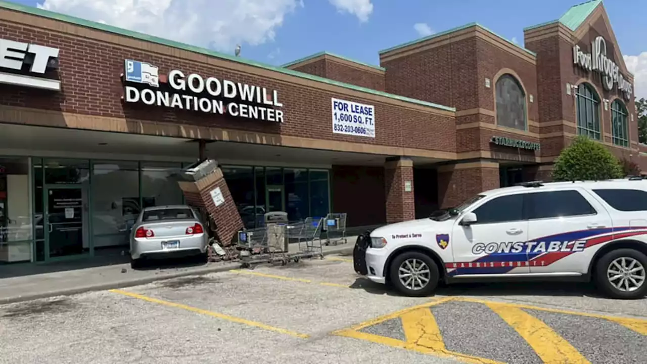 Driver loses control of car, crashes into building in NW Harris County, Pct. 4 says