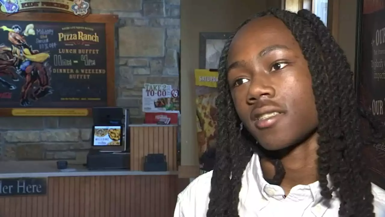 'I was speechless': Teen cashier at Missouri pizza restaurant gets $2,500 tip from customer