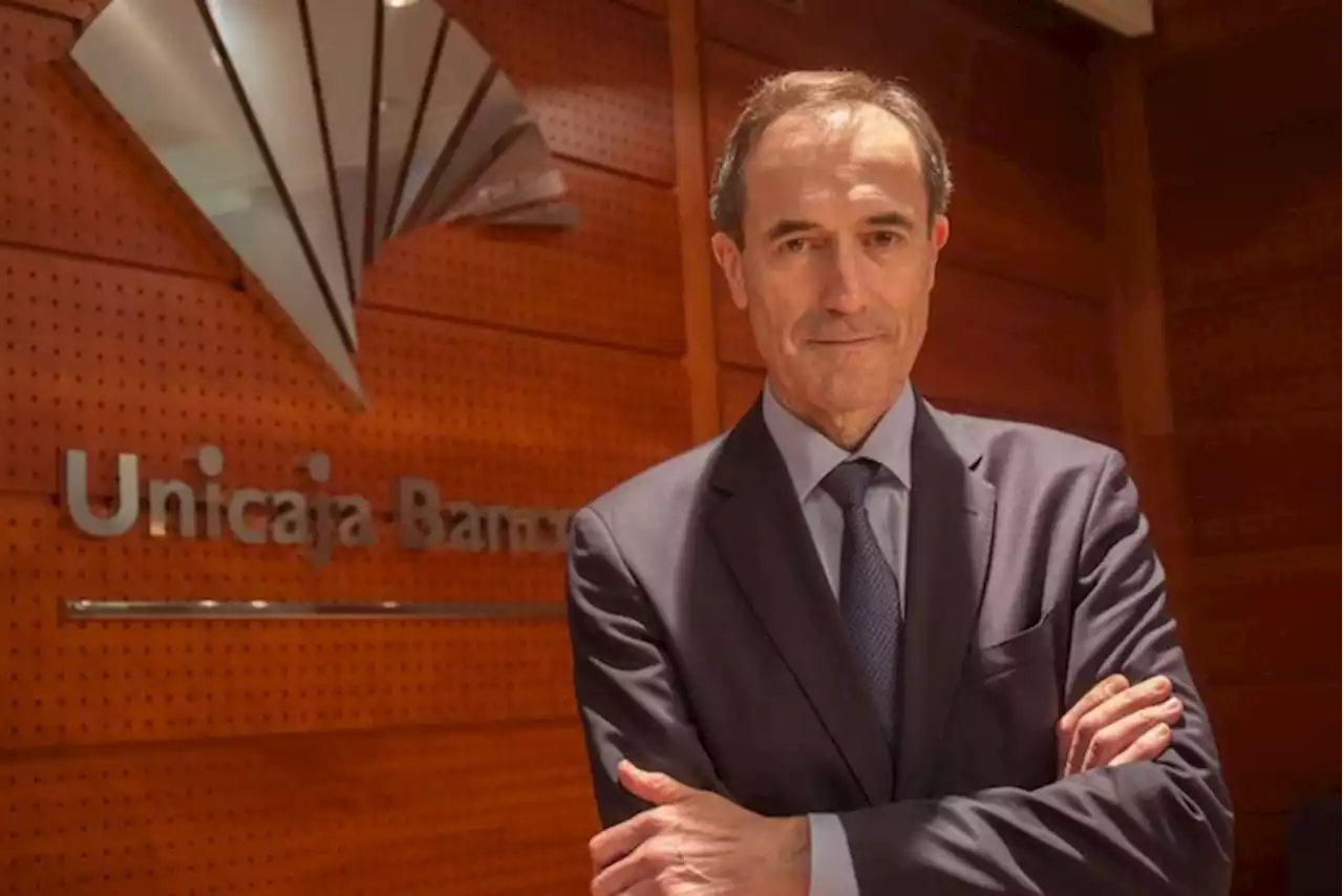 Unicaja Banco aprueba la salida de Manuel Menéndez como CEO de la entidad