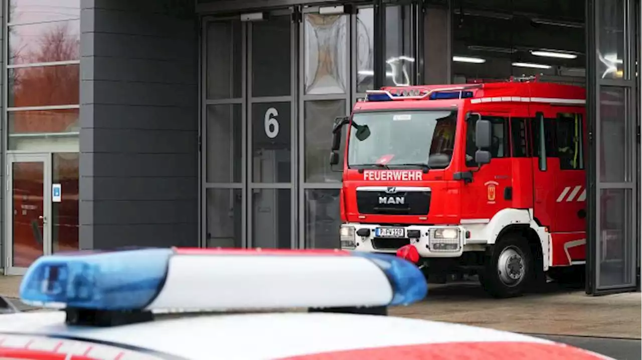 Mehrere Waldbrände rund um die A115 ausgebrochen