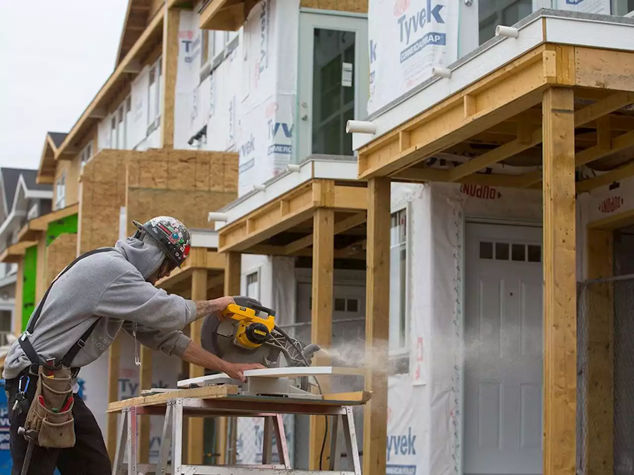 Home construction is slowing — and that's bad news for buyers and Justin Trudeau