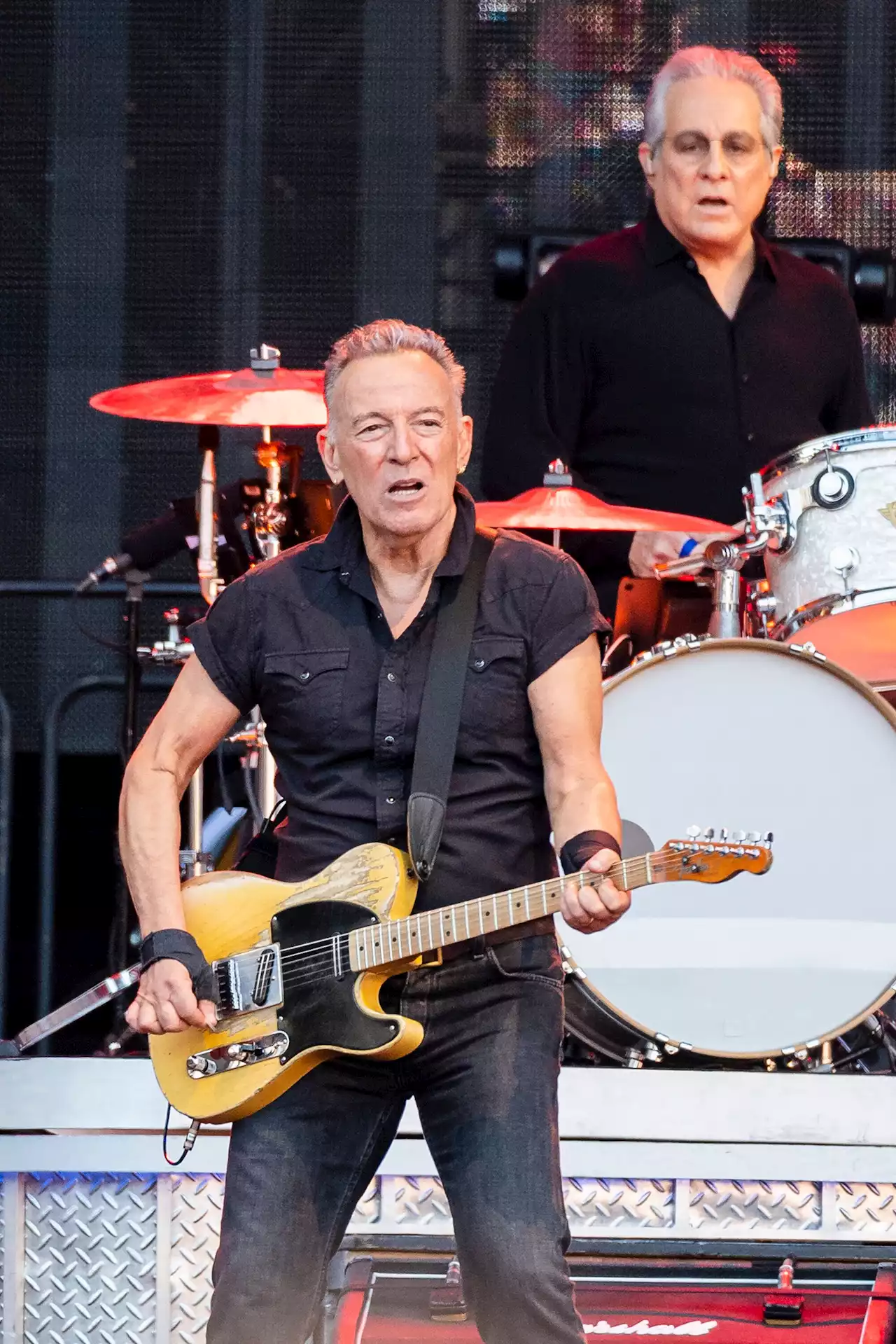 Bruce Springsteen Received A Very...Lengthy Present From A Fan At His Edinburgh Gig