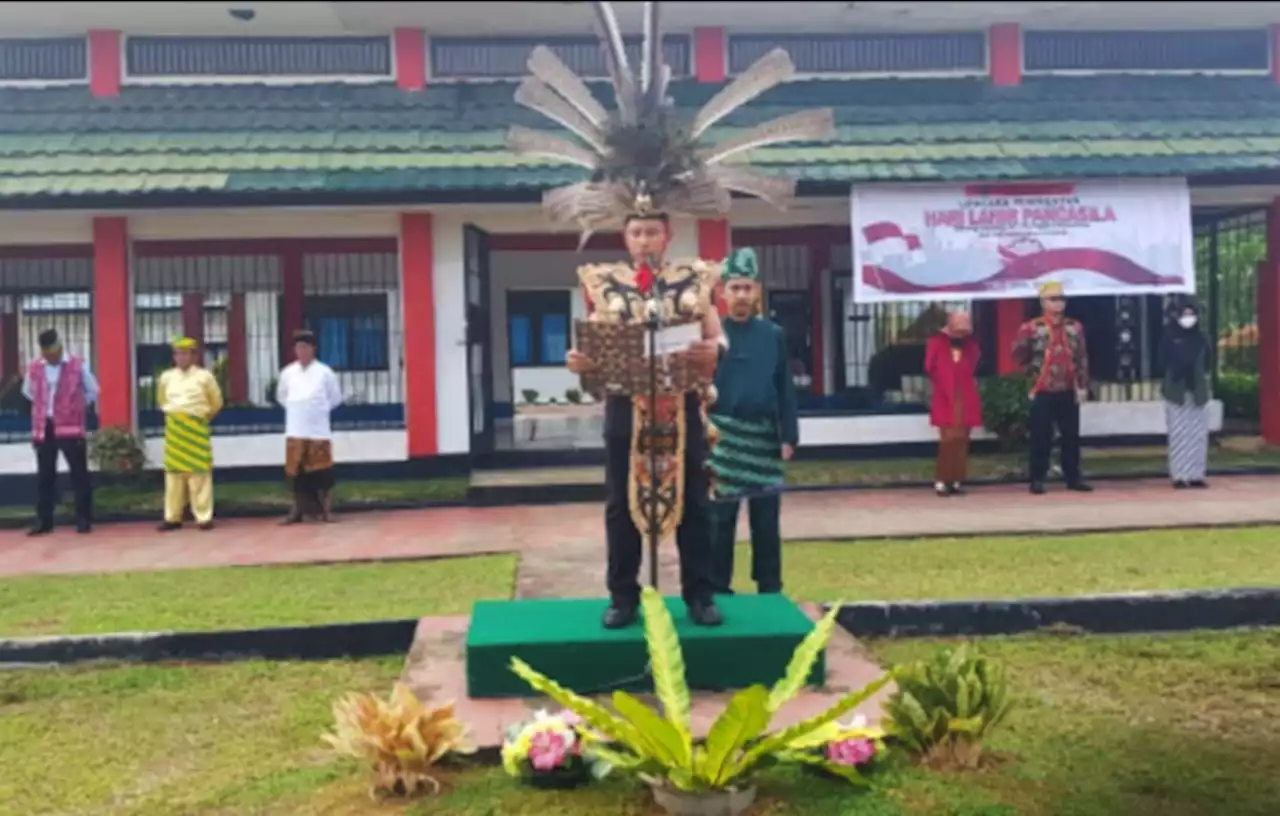 Warga Binaan Rutan Kelas IIB Landak Gelar Upacara Hari Lahir Pancasila