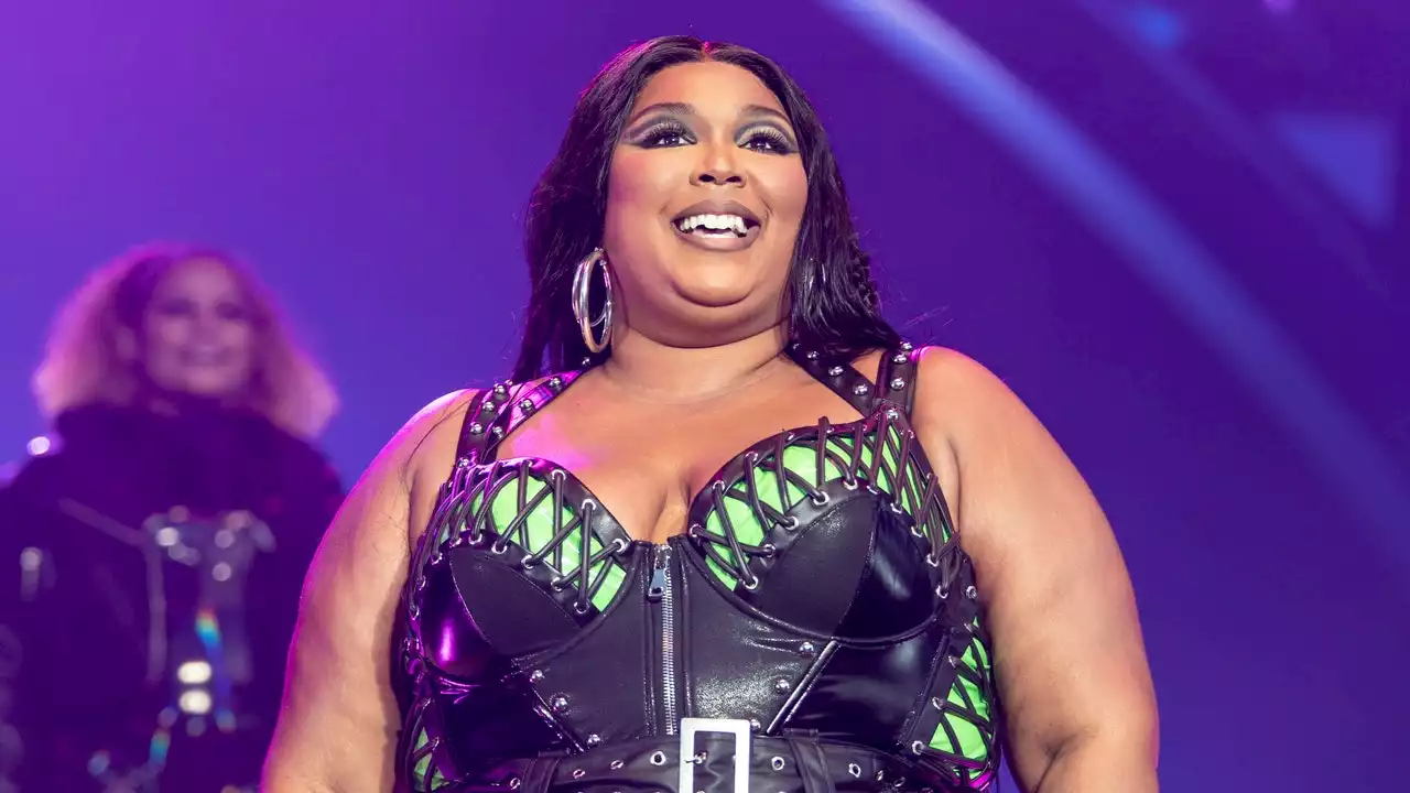 Lizzo rents out Sacramento movie theater for team to watch Disney's 'Little Mermaid'