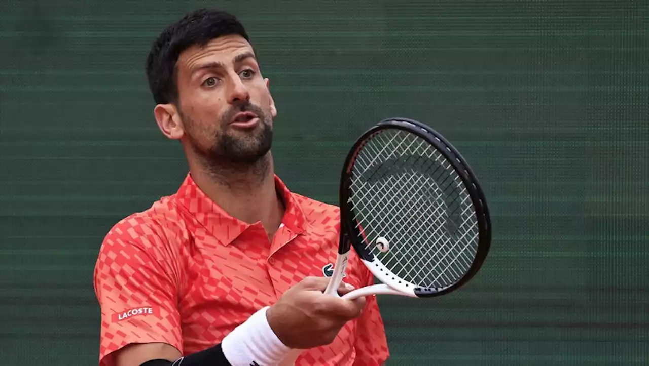 Roland-Garros : quel est donc cet étrange patch métallique collé sur la poitrine de Djokovic ?