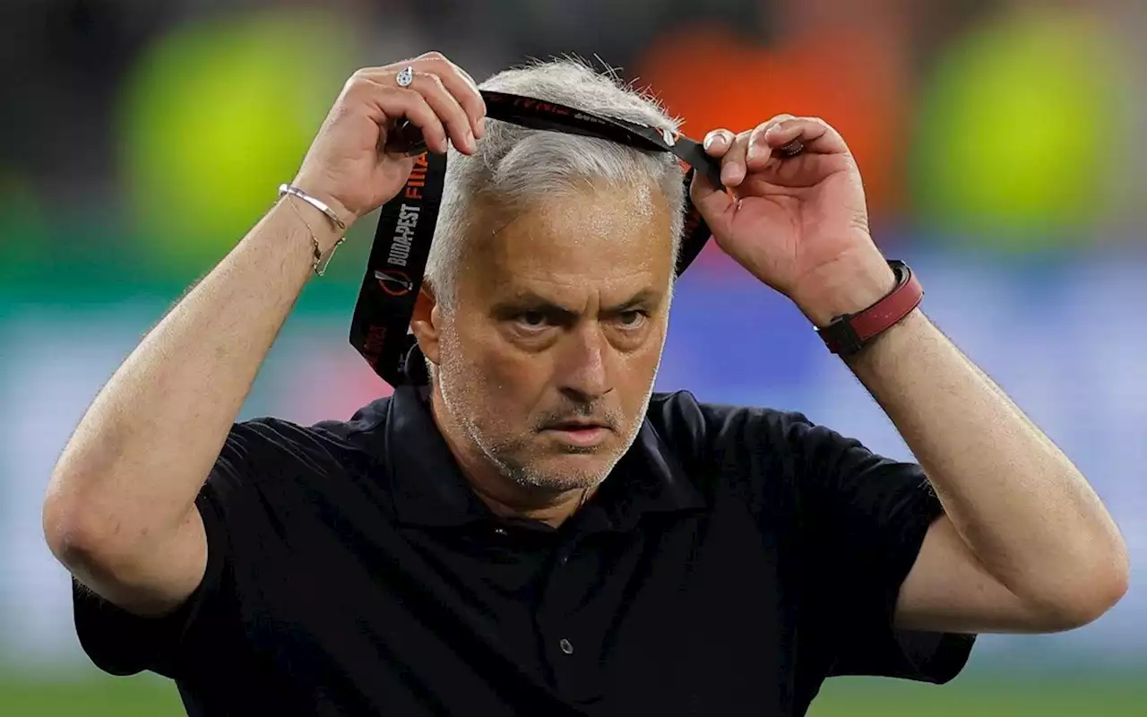 Ex-jogador espanhol detona postura de Mourinho após derrota na Liga Europa: 'Não tem espírito esportivo'