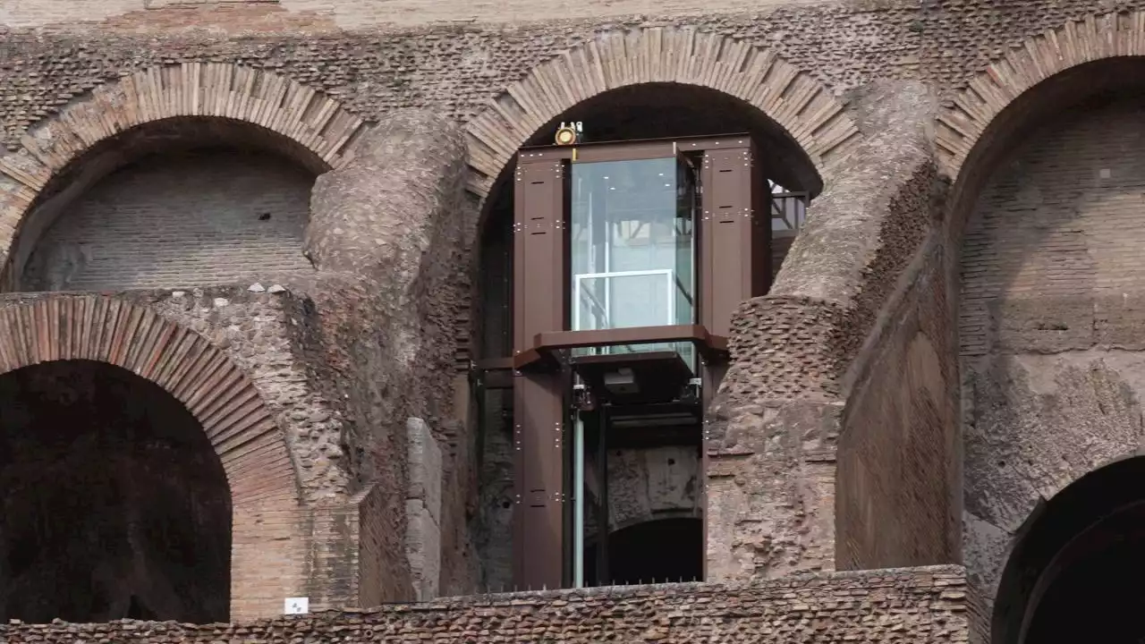 Inaugurato al Colosseo un ascensore diretto alla galleria intermedia per superare l'ostacolo dei 100 scalini