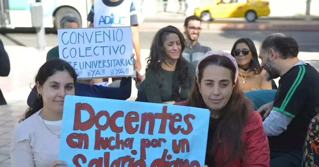 Clase pública de los colegios preuniversitarios en la Plaza Colón | Educación | La Voz del Interior