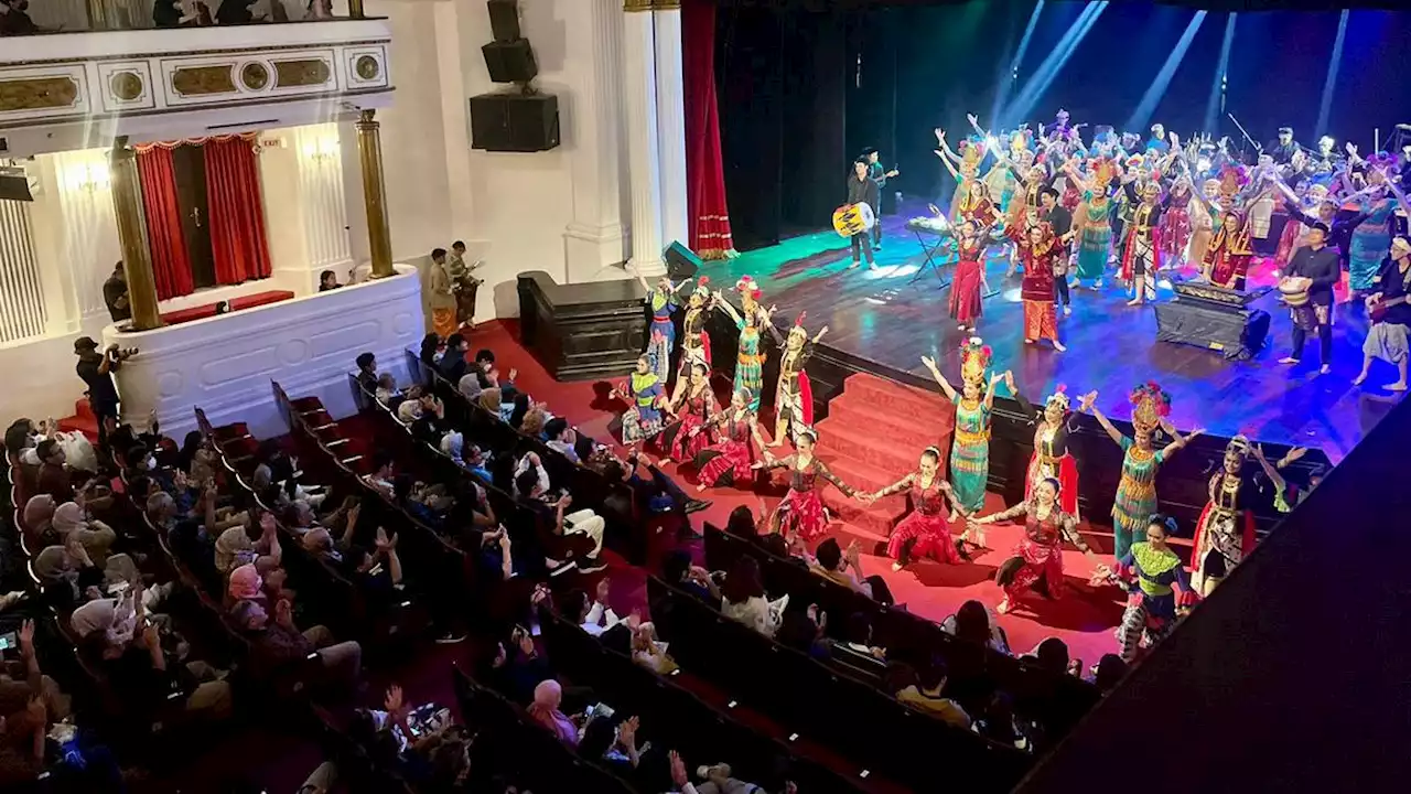 Komunitas Tari FISIP UI Radha Sarisha Wakili Indonesia di Festival Tari Prancis dan Spanyol