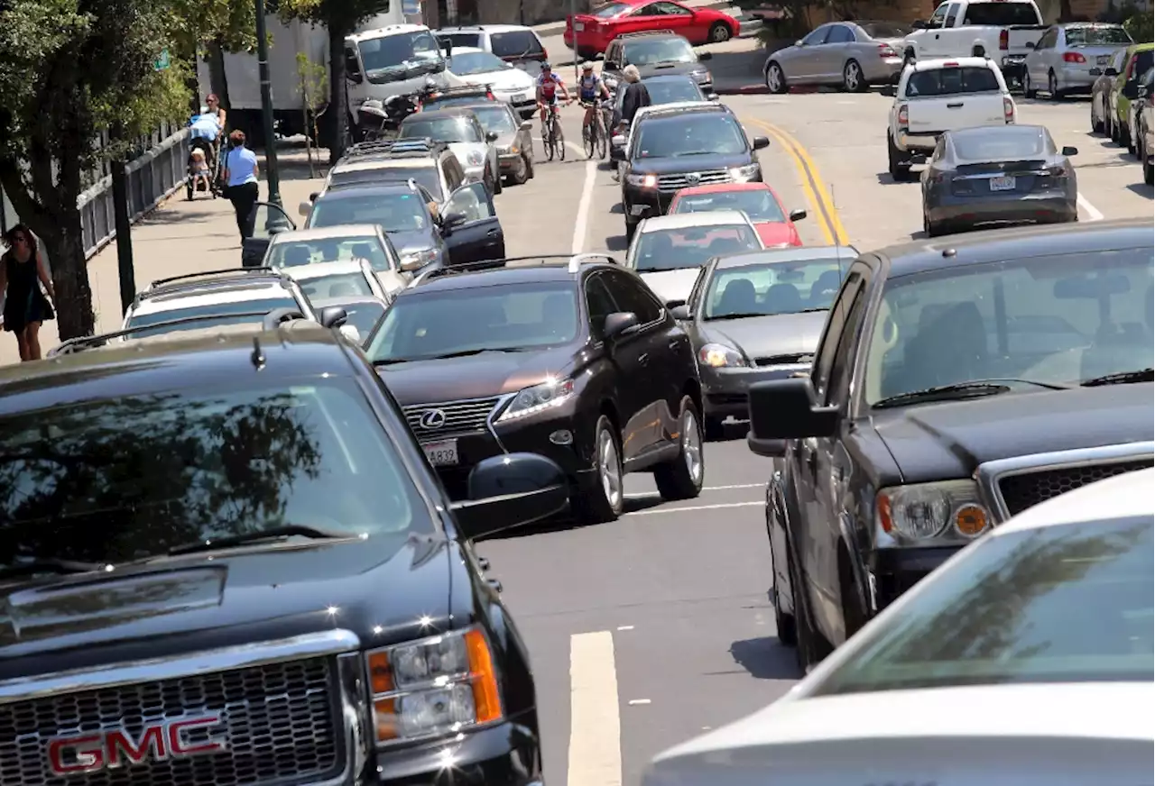 Beach traffic turns Highway 17 into a mess again: Roadshow