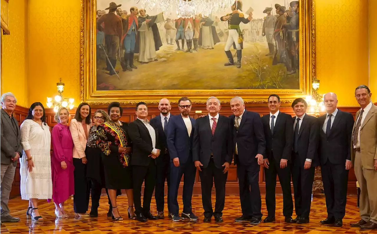 AMLO se reúne con autores y compositores