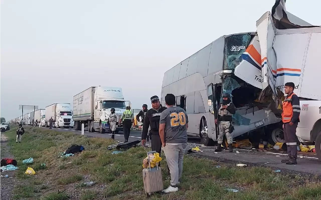 Autobús con migrantes sufre accidente en Matehuala, SLP