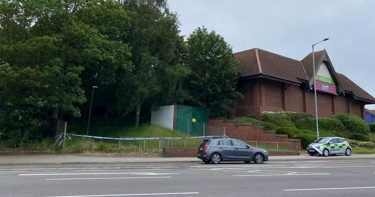 Updates as Nottinghamshire Police set up cordon near retail park