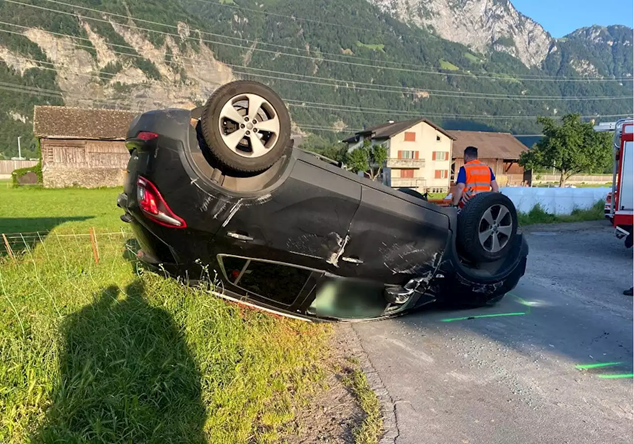 Altdorf UR: Auto nach Kollision auf Dach gelandet – eine Person verletzt