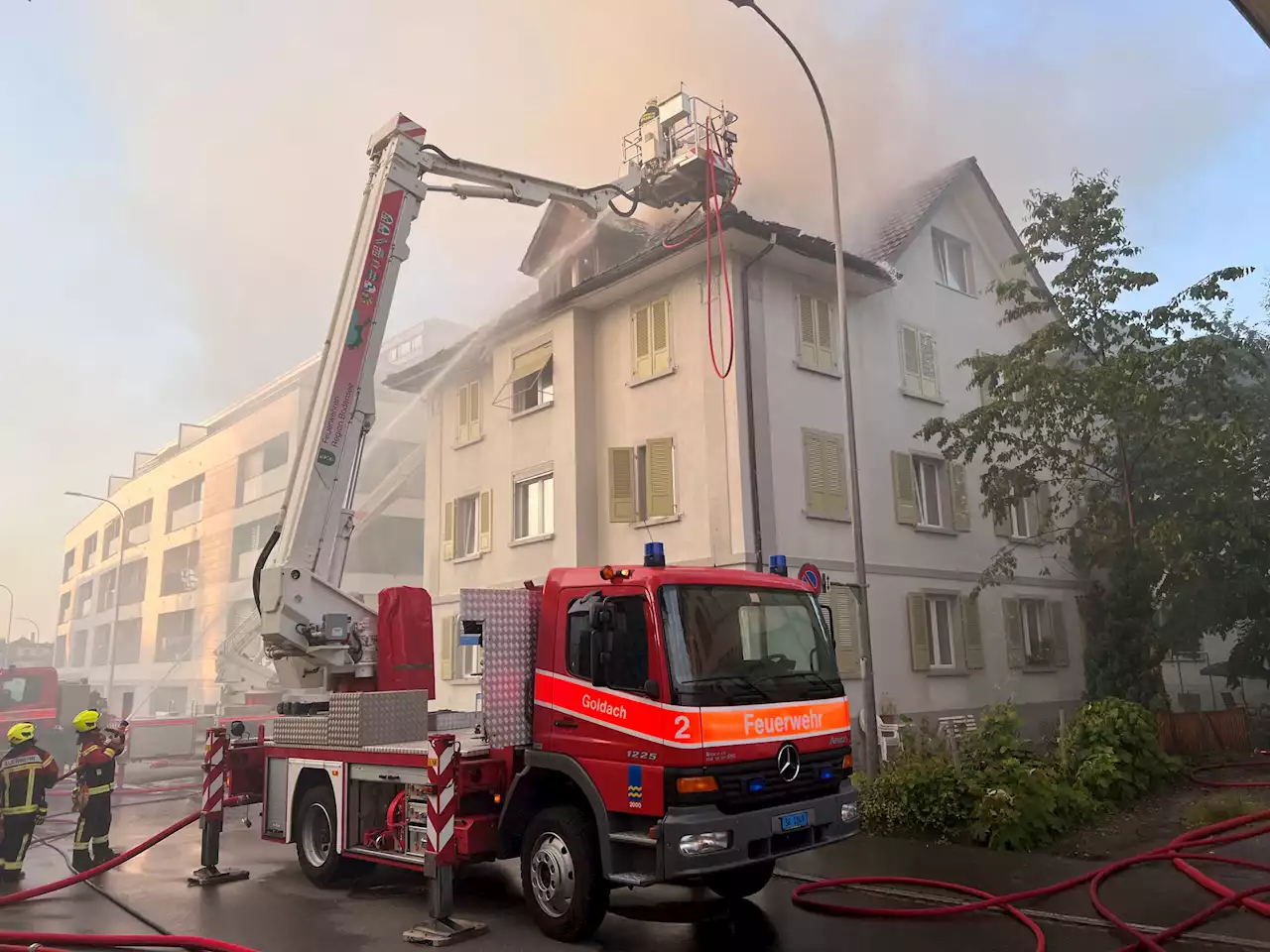 Rorschach SG: Dachstockbrand in Mehrfamilienhaus