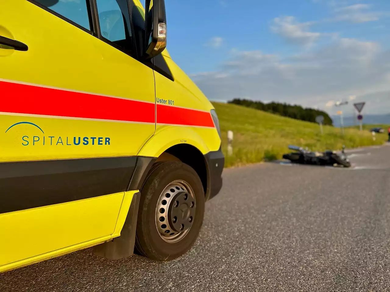 Töfffahrer (†30) stirbt in Hinwil ZH: Crash mit anderem Motorrad