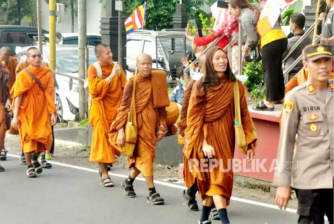 Biksu Thudong Tiba di Candi Borobudur, TWC Batasi Aktivitas |Republika Online